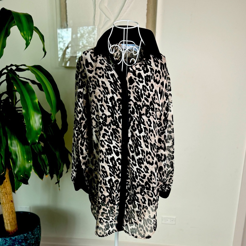 Woman blouse/tunic long sleeve size large leopard print